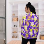 Piešķiriet vieglumu un romantisku noskaņu savam tēlam ar šo aktuālo bomberstila jaku! To lieliski var kombinēt ar dažādiem apģērbiem, padarot savu koptēlu spilgtāku un pamanāmāku.