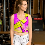 Šis piegulošais īsais topiņš “Seleste” būs Tavs sabiedrotais sporta zālē vai jebkurās citās aktivitātēs, kā arī atpūtā. Novērtē ērtumu un praktiskumu!