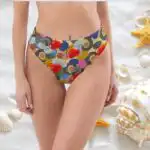 Paaugstinātā bikini biksīšu “Forte” jostasvieta nodrošinās Tev papildus komfortu, lai Tu varētu ļauties aktivitātēm pludmalē vai baseinā. Kombinē šo apakšdaļu ar bikini krūšturi no “Forte” sērijas, izvēloties katrai daļai sev piemērotāko izmēru! Nopērkams arī viendaļīgs peldkostīms ar šādu dizainu.