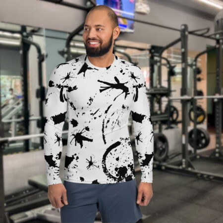 Šis pieguļošais un elastīgais sporta krekls gaiši pelēkā krāsā ar garām piedurknēm ir nedaudz garāks par ierasto ikdienas T-kreklu, lai nodrošinātu papildus komfortu fiziskās aktivitiātēs. Tas ir ne tikai ērts, bet arī praktisks, jo mazgājot nezaudē formu un krāsu, kā arī neizbalē saulē.