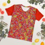 Sieviešu t-krekls ar krāsainu apdruku sublimācijas tehnikā, sarkanos toņos.