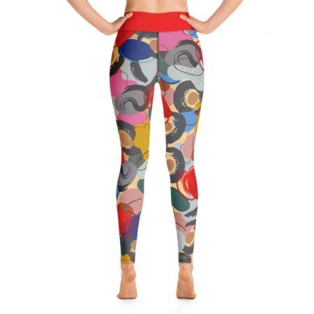 Šie legingi ir ērti fiziskās aktivitātēs un arī atpūtā. Paaugstinātā jostasvieta nodrošina papildus komfortu. Lai vai kas, bet labi legingi ir must have, jo tie Tevi nepievils nekad! Legingi ir Tavs draugs un sabiedrotais! Jostas lejasdaļā tiem ir iestrādāta neliela kabatiņa.