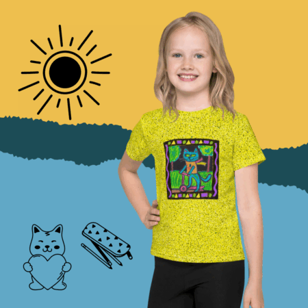 Šis t-krekls iemieso sevī visu, ko bērns vēlas – krāsainu dizainu un ērtumu! T-krekla dizains ar bērnišķīgu kaķa zīmējumu priecēs gan mazu meiteni, gan zēnu, jo kuram bērnam gan nepatīk kaķēni? Savukārt vecāki novērtēs T-krekla praktiskumu un kvalitāti, jo tas nezaudēs formu un krāsas pat pēc vairākkārtējām mazgāšanām, tas neizbalēs arī vasaras saulē