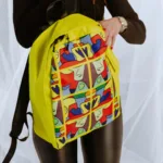 Mugursoma “Cameron” ir lieliska izvēle, lai akcentētu savu stilu, tā atspoguļos Tavu daudzveidīgo personību un apliecinās daudzkrāsaino dzīves uztveri! Šai mugursomai ir ne vien krāsains dizains, tā ir arī funkcionāla un komfortabla! Polsterētās un regulējamās plecu lences, nodrošinās optimālu atbalstu mugurai pat ilgstošas lietošanas laikā. Somas iekšpusē ir kabata, kurā varēsi ievietot portatīvo datoru. Somas aizmugurē ir arī ar rāvējslēdzēju aizvelkama kabata, kur ievietot nelielas, bet svarīgas lietas.