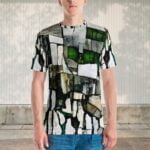 Vīriešu T-kreklam “Allegro” ir dinamisks krāsu dizains, kas akcentēs Tavu aktīvo un aizraujošo personību un dzīvesstilu. Novērtē komfortu, ko sniedz šis T-krekls, jo tas Tev nesagādās raizes burzoties, turklāt materiāls, no kā šūts krekls, ir patīkams uz tausti. Vari būt drošs, ka arī pēc mazgāšanas tas nezaudēs savu formu un krāsas neizbalēs, tāpēc dodies ar to savās ikdienas gaitās vai uz neformālu ballīti! Krekls ir apdrukāts sublimācijas tehnikā, kas nodrošina īpašu krāsu noturību, tāpēc izbaudi to ikdienā un atpūtā. Pateicoties klasiskā stila piegriezumam un krāsainajam dizainam, šis T-krekls ir ļoti universāls un tas labi saskanēs ar džinsiem, šortiem vai citām Tavām iemīļotajām ikdienas biksēm.