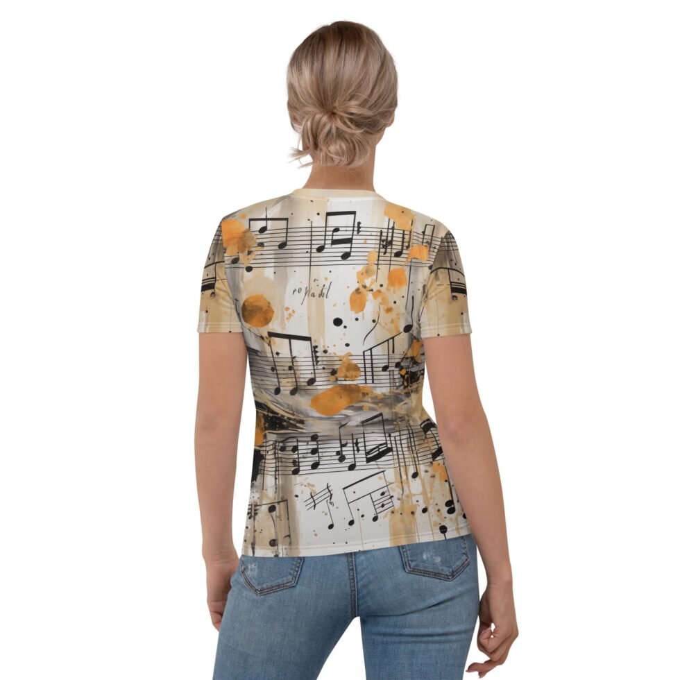 Sieviešu T-krekls ar nošu apdruku “Lucido” ļaus skanēt Tavai iemīļotajai melodijai ikreiz, kad vilksi to! Ļauj vaļu fantāzijai un dažādo savu garderobi! Šis T-krekls iemieso sevī arī pavisam praktiskas īpašības, ko ikviens novērtē ikdienā – tas ir ērts, mazgājot nezaudē krāsas, formu, neburzās, to ir viegli kombinēt ar dažādiem citiem apģērbiem. Īpaši lieliski tas izskatās ar dažādu krāsu džinsa un lina biksēm vai svārkiem. Atceries – arī praktiskam un ērtam apģērbam nav jābūt garlaicīgam!