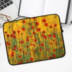 Aizsargājošs portatīvā datora maks “Benita” apvieno sevī eleganci, komfortu un drošību. Aizsargaks apmierina visas Tava laptopa ikdienas vajadzības – tas izskatās lieliski un aizsargā ierīci. Portatīvais dators ir vērtīga un funkcionāli svarīga ierīce, taču tā var tikt ikdienā apdraudēta visdažādākajos veidos – nejauši nokrist, somā var izlīt ūdens no cieši neaizvētas pudeles, tikt saskrāpēta u.tt. Aizsargājošā maka odere ir izgatavota no mīkstas mākslīgās kažokādas, kas ir maiga, lai nesabojātu ekrānu vai korpusu, nodrošinot aizsardzību pret ikdienas nolietojumu. Maks ir neaizvietojams gan ikdienā, gan ceļojumos. Neriskē sabojāt savu ikdienā tik svarīgo un nepieciešamo darba rīku un ietērp to šajā burvīgajā aizsargmakā!