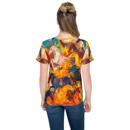 Bērnu un jauniešu T-krekls “Jodie” ar stilizētu joņojošu zirgu dizainu ir lieliska dāvana jebkuram bērnam vai jaunietim, kam patīk piedzīvojumi, daba un stilīgs apģērbs. Košās krāsas atspoguļo neizsīkstošo enerģiu un dzīvesprieku. kreklu var nēsāt kopā ar saviem iemīļotajiem džinsiem vai auduma biksēm, tas lieliski izskatīsies arī kombinācijā ar brīva stila svārkiem. T-kreklam “Jodie” ir klasisks piegriezums, kas nozīmē, ka tas būs vienmēr aktuāls. Krekls ir ērts, tas nezaudēs krāsas un formu pat pēc vairākkārtējām mazgāšanām. Lai krekls kalpotu pēc iespējas ilgāk, ievēro kopšanas norādījumus uz etiķetes! Šis T-krekls ir ražots Latvijā! Iegādājies T-kreklu “Jodie” jau šodien un izbaudi prieku, ko sniedz krāsas!