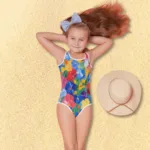 Meiteņu peldkostīms “Ulla” ir kā krāšņs vasaras piedzīvojums, kas iemūžināts krāsainā zīmējumā, kas atgādina bērna gleznojumu eļļas tehnikā. Mazā meitenīte jutīsies ērti un pārliecināti visu vasaru, jo peldkostīmam ir vienkāršs un ērts piegriezums bez liekām detaļām. Pelkostīmā būs komfortabla sajūta, peldoties un spēlējoties ūdenī, kā arī baudot vasaras sauli pludmalē. Peldkostīma krāsas neizbalēs, kā arī tas nezaudēs savu formu. Ievēro kopšanas norādījumus uz etiķetes! Atpūšoties publiskā pludmalē, ir svarīgi arī, ka bērns ir krietni labāk pamanāms košas krāsas peldkostīmā, tāpēc tas ir vēl viens būtisks arguments par labu krāsainam peldkostīmam!