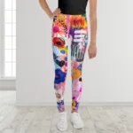 Meiteņu sporta legingi “Dorisa” ar košu akvareļu zīmējuma dizainu iepriecinās ikvienu krāsas mīlošu meiteni gan sportojot, gan arī ikdienā. Legingi labi sader kopā ar dažādiem t-krekliem, topiem, tunikām vai hūdijiem – jaunām un dzīvespriecīgām meitenēm labi piestāv teju viss! Meiteņu sporta legingi “Dorisa” ir izgatavoti no augstas kvalitātes auduma, kas ir mīksts, elastīgs un izturīgs, piekļaujas auguma aprisēm. Svarīgi, ka legingi ir viegli kopjami, neizbalē saulē un nezaudēs savu krāsu košumu pat pēc vairākkārtējām mazgāšanām. Atliek vien ievērot ieteikumus to kopšanai, kas norādīti uz etiķetes. Izbaudi kustību brīvību ar ērtu apģērbu visur – sportojot, dejojot, atpūšoties pie dabas un arī mājās!