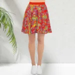 Saules piegriezuma svārki “Bella” ir ar nedaudz pagarinātu aizmuguri (sk. bildēs), tie ir patiesi ērti, izturīgi un viegli kopjami. Šāda piegriezuma svārkus mēdz dēvēt arī par skeiteru svārkiem, jo tie lieliski izskatās kustībā. Svārki ir ideāli piemēroti ikdienas valkāšanai, jo tie neburzās un tos var kombinēt gan ar topu, gan džemperi vai īsa piegriezuma džinsa vai ādas jaku. Svārki būs laba izvēle arī vasaras ballītei draugu lokā! Svarīgi, ka svārki arī pēc mazgāšanām nezaudēs savu formu un krāsu, atliek vien ievērot kopšanas noteikumus uz etiķetes.