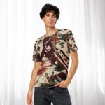 Vīriešu t-krekls ar abstraktu apdruku bēšos, sarkanos un olīvu zaļos toņos – modeļa priekšskats